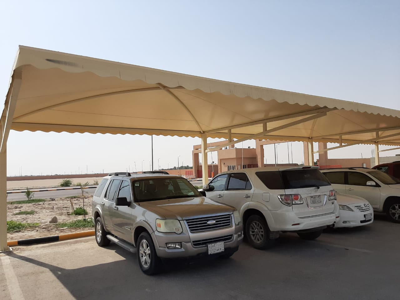 دليل اختيار أفضل مظلات السيارات في السعودية